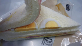 「ローソン ハムチーズたまごサンド」のクチコミ画像 by ふじつぼだんきさん