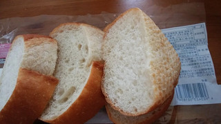 「ローソン セレクト もっちりとしたソフトなフランスパン 袋4枚」のクチコミ画像 by ふじつぼだんきさん