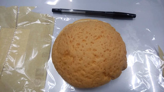 「セブン-イレブン キャラメルメロンパン 袋1個」のクチコミ画像 by ふじつぼだんきさん
