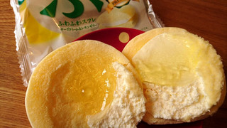「ヤマザキ ふわふわスフレ チーズクリーム＆レモンゼリー 袋1個」のクチコミ画像 by ピノ吉さん