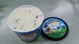 「BEN＆JERRY’S ミニカップ アイスクリーム チャンキーモンキー カップ120ml」のクチコミ画像 by しろねこエリーさん