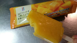 「セブンプレミアム まるでマンゴーを冷凍したような食感のアイスバー 袋70ml」のクチコミ画像 by minorinりん さん
