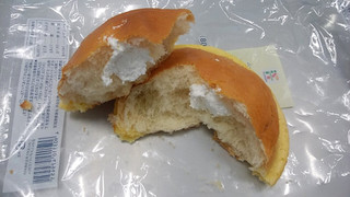 「セブンプレミアム ホイップクリームブールパン 袋1個」のクチコミ画像 by ふじつぼだんきさん
