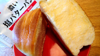 「ダイソー セレクト 濃い塩バターパン 袋1個」のクチコミ画像 by ピノ吉さん
