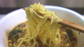 「エースコック 美味しさ発掘！ジモト麺 埼玉発 スタミナ醤油ラーメン カップ101g」のクチコミ画像 by 猫軍曹さん