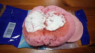 「Pasco ストロベリーチーズケーキサンド 袋2個」のクチコミ画像 by ふじつぼだんきさん