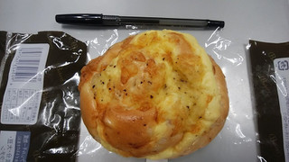 「ローソン ふんわりチーズパン ライ麦入り」のクチコミ画像 by ふじつぼだんきさん