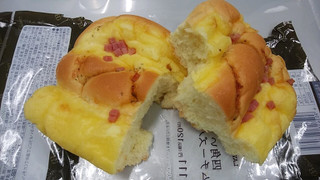 「ローソン 四角いハムチーズパン」のクチコミ画像 by ふじつぼだんきさん