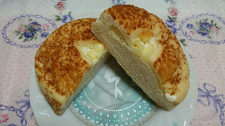 「Pasco 国産小麦の白いチーズパン 袋1個」のクチコミ画像 by 紫の上さん
