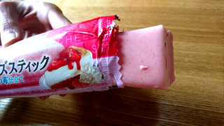 「森永製菓 苺のチーズスティック 袋63ml」のクチコミ画像 by ピノ吉さん