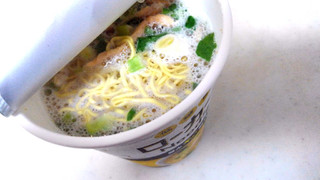 「明星 低糖質麺 ローカーボNoodles 鶏白湯 カップ53g」のクチコミ画像 by レビュアーさん