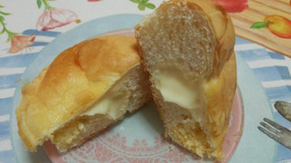 「ヤマザキ ふんわりチーズのパン レアチーズ風味クリーム 袋1個」のクチコミ画像 by 紫の上さん