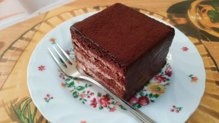 「ドンレミー 8層仕立てのチョコレートケーキ」のクチコミ画像 by 紫の上さん