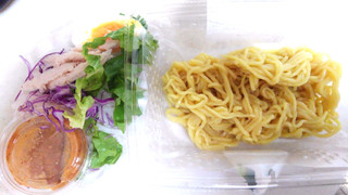 「ファミリーマート 蒸し鶏のこんにゃく麺サラダ」のクチコミ画像 by レビュアーさん