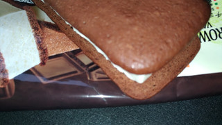 「セブンプレミアム チョコが濃厚なブラウニーサンド 袋60ml」のクチコミ画像 by レビュアーさん