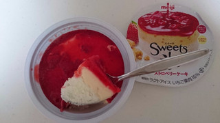 「明治 Sweets氷 ストロベリーケーキ」のクチコミ画像 by ゆっち0606さん