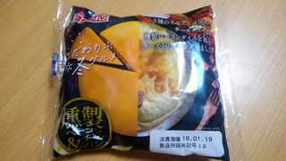「イトーパン 燻製ベーコン＆チーズパン 袋1個」のクチコミ画像 by かいわれ大根さん