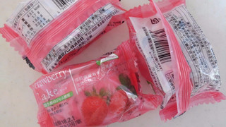 「ヤマザキ ストロベリーケーキ あまおう苺のジャム使用 袋1個」のクチコミ画像 by レビュアーさん