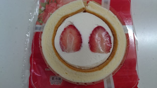 「ファミリーマート いちごのロールケーキ」のクチコミ画像 by ゆっち0606さん