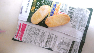 「亀田製菓 ハッピーターン 大人の柚子こしょう味 袋32g」のクチコミ画像 by レビュアーさん