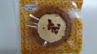 「ローソン プレミアム 塩キャラメルとナッツのロールケーキ」のクチコミ画像 by ゆっち0606さん