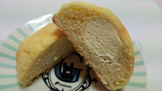 「Pasco ホイップメロンパン チーズクリーム 袋1個」のクチコミ画像 by 紫の上さん