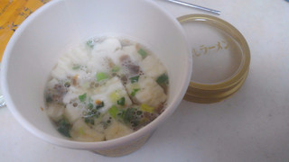 「日清食品 麺なしラーメン 豚骨豆腐スープ カップ24g」のクチコミ画像 by レビュアーさん