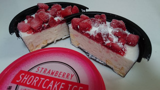 「タマ食品 STRAWBERRY SHORT CAKE ICE いちごとスポンジケーキが美味しい いちごショートケーキ氷 カップ135ml」のクチコミ画像 by ゆっち0606さん