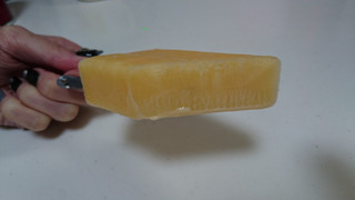 「セブンプレミアム まるでメロンを冷凍したような食感のアイスバー 袋70ml」のクチコミ画像 by ゆっち0606さん