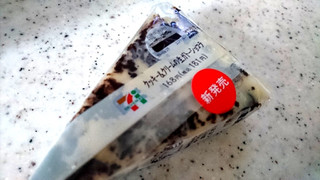 「セブン-イレブン クッキー＆クリームの生ガトーショコラ」のクチコミ画像 by シモイケさん