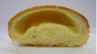 「ローソン 塩バターメロンパン ザクザク食感」のクチコミ画像 by キックンさん