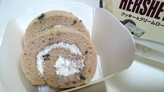 「モンテール 小さな洋菓子店 HERSHEY’S クッキー＆クリームロール 袋2個」のクチコミ画像 by ゆっち0606さん