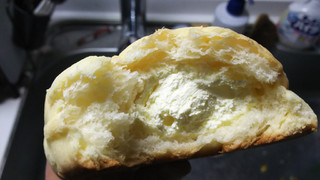 「Pasco ホイップメロンパン チーズクリーム 袋1個」のクチコミ画像 by なんやかんやさん
