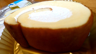 「ヤマザキ しっとりロールケーキ チーズクリーム 袋1個」のクチコミ画像 by ピノ吉さん