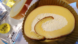 「ヤマザキ しっとりロールケーキ チーズクリーム 袋1個」のクチコミ画像 by ピノ吉さん