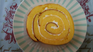 「ヤマザキ 北海道おいしさ探訪 北海道産チーズのロールケーキ 袋1個」のクチコミ画像 by 紫の上さん