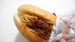 「イトーパン ジャージャー麺ドッグ 袋1個」のクチコミ画像 by かいわれ大根さん