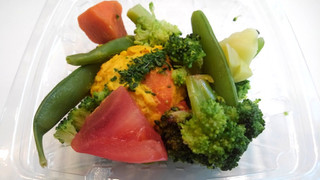 「ナチュラルローソン 7種の緑黄色野菜サラダ」のクチコミ画像 by かいわれ大根さん