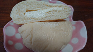 「ファミリーマート 白いチーズクリームパン」のクチコミ画像 by Emizabethさん