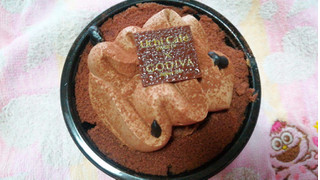 「ローソン Uchi Cafe’ SWEETS × GODIVA ショコラロールケーキ」のクチコミ画像 by ちい03140314さん