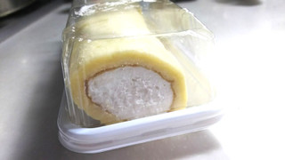 「イーストナイン もっちりロールケーキ パック6個」のクチコミ画像 by なんやかんやさん