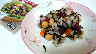 「ファミリーマート 4種の豆とひじきの和風サラダ」のクチコミ画像 by ゆっち0606さん