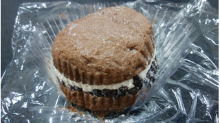 「ヤマザキ クッキー＆クリームサンドケーキ 袋1個」のクチコミ画像 by しろねこエリーさん