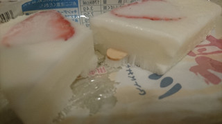 「KUBOTA 苺とミルクのアイスキャンデー 袋80ml」のクチコミ画像 by みほなさん