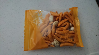 「亀田製菓 亀田の柿の種 北海道チーズ味 袋5包」のクチコミ画像 by ぴのこっここさん
