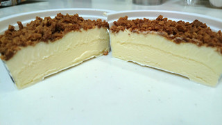 「ロッテ SWEETS SQUARE まったり濃厚なNYチーズケーキアイス 袋100ml」のクチコミ画像 by ゆっち0606さん