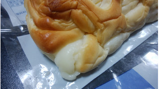 「神戸屋 ミルクパン 丹那牛乳入りクリーム 袋1個」のクチコミ画像 by しろねこエリーさん