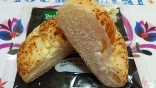 「Pasco 国産小麦の白いチーズパン 袋1個」のクチコミ画像 by 紫の上さん