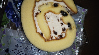 「Pasco ラムレーズンロールケーキ 袋1個」のクチコミ画像 by チー錦さん