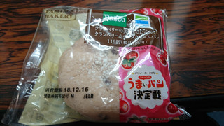 「ファミリーマート クランベリー＆チーズクリームパン」のクチコミ画像 by ぼくちゃんさんさん